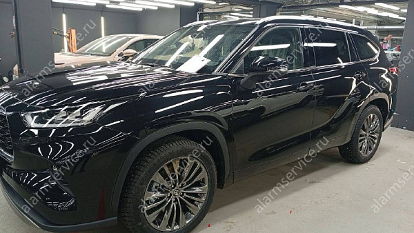 Нанесение глянцевой пленки на Toyota HighLander